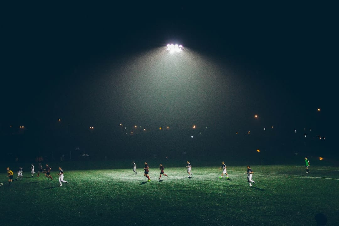 Photo d'un match de foot nocturne